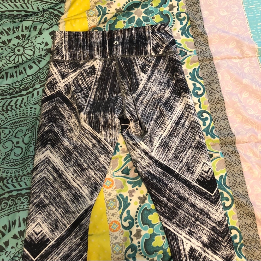 Lululemon black and white leggings. Size 6